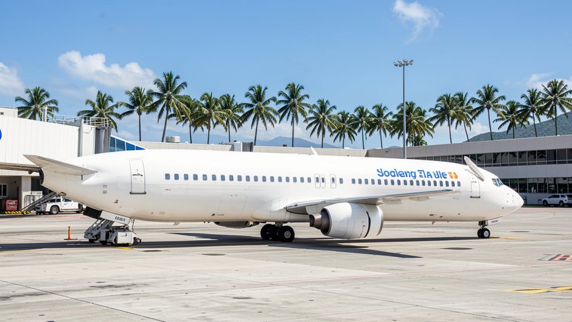 Alaska and Hawaiian Roll Out New Boeing 737 Flights