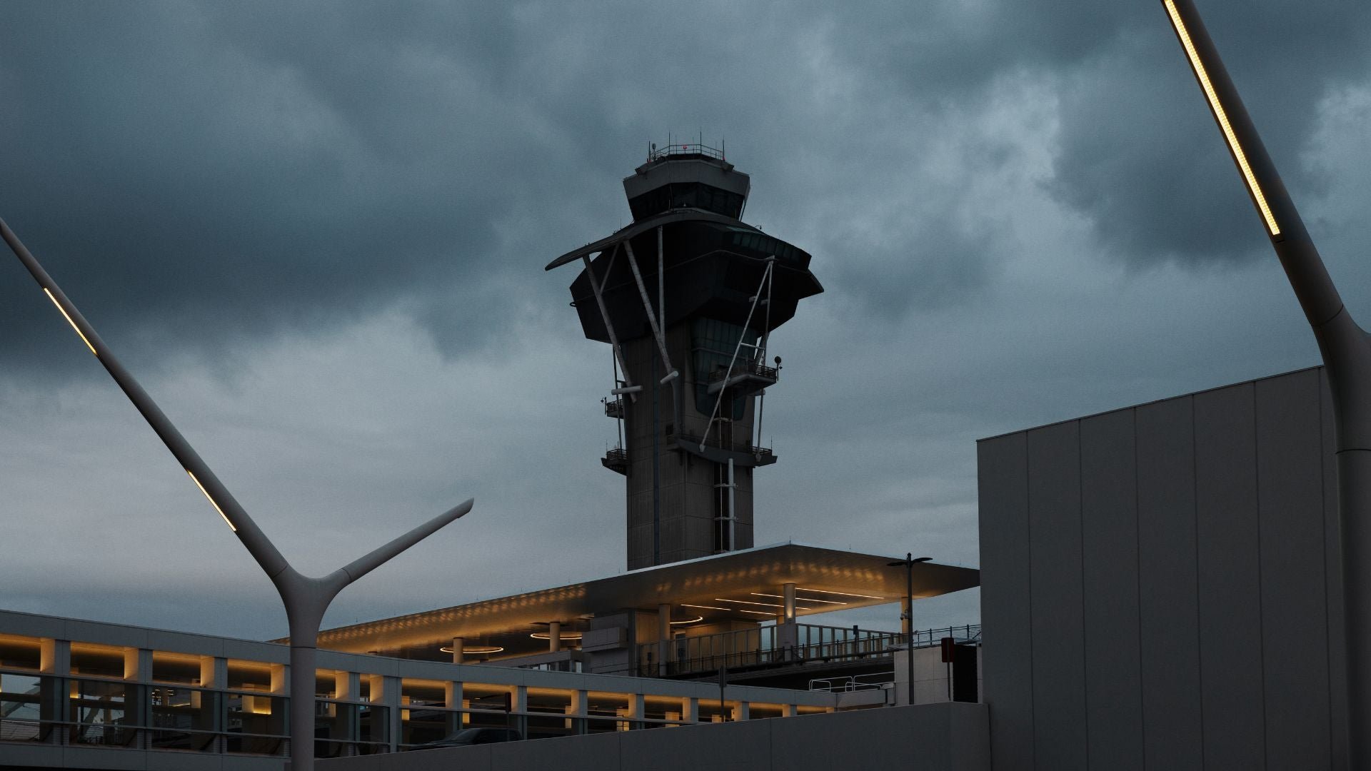 When Should an Airport Actually Stop for Lightning?